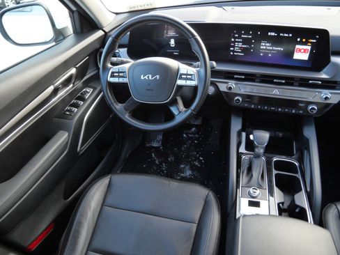 Used 2023 Kia Telluride LX image 9