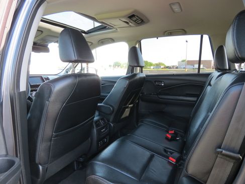 Used 2016 Honda Pilot Touring image 32