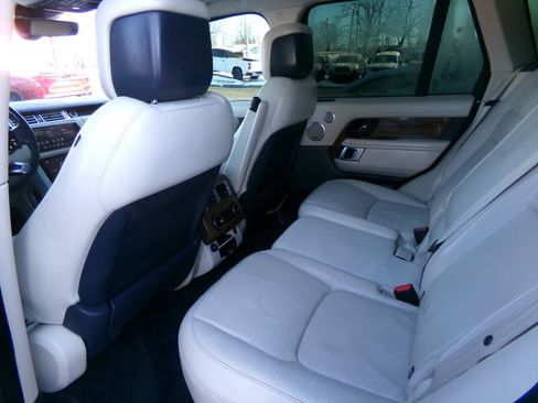 Used 2019 Land Rover Range Rover HSE image 17