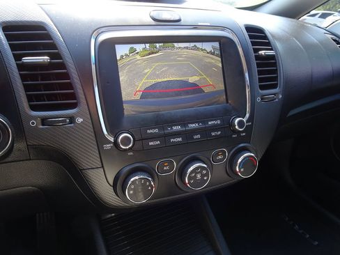 Used 2018 Kia Forte S w/ S Technology Plus Package FWD image 19