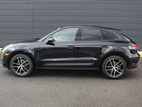 Used 2023 Porsche Macan Turbo image 2