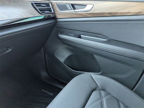 New 2026 Volkswagen Atlas SE image 19
