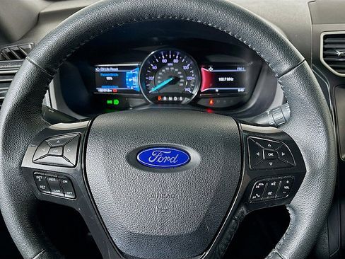 Used 2018 Ford Explorer XLT w/ Equipment Group 202A AWD/4WD image 12