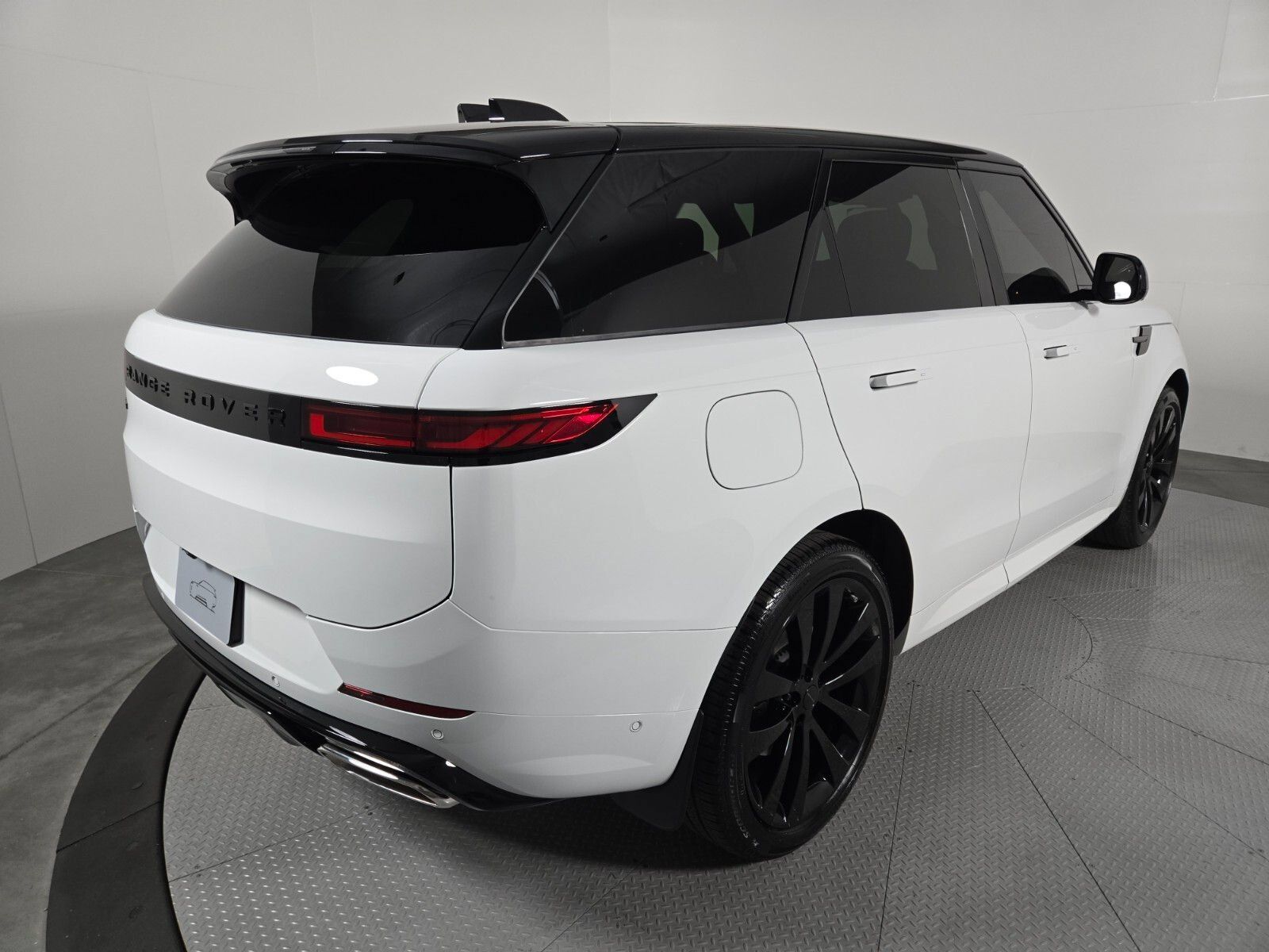 New 2026 Land Rover Range Rover Sport Dynamic SE AWD/4WD image 2