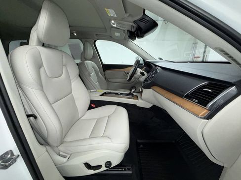 Used 2022 Volvo XC90 T6 Momentum w/ Advanced Package AWD/4WD image 19