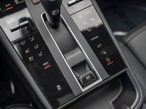 New 2026 Porsche Macan AWD/4WD image 19