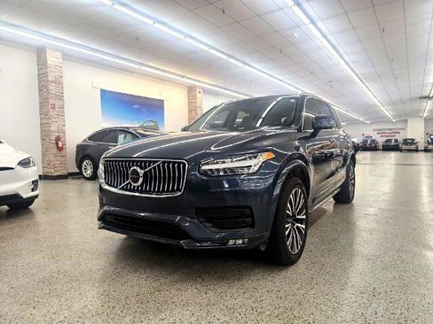 Used 2021 Volvo XC90 T5 Momentum w/ Climate Package image 1