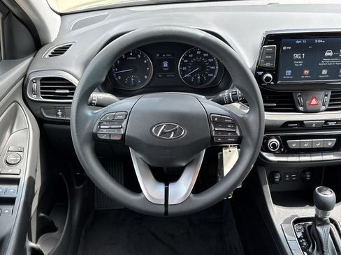 Used 2019 Hyundai Elantra GT FWD image 17