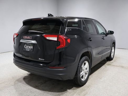 Used 2024 GMC Terrain SLE image 2