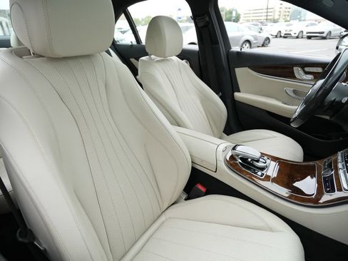Used 2019 Mercedes-Benz E 300 4MATIC image 31