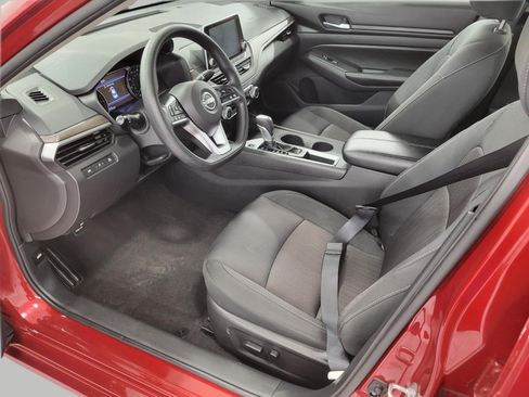 Used 2025 Nissan Altima 2.5 SV FWD image 12