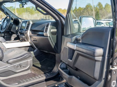 Used 2016 Ford F150 Lariat image 12