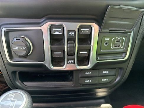 Used 2018 Jeep Wrangler Unlimited Sport S AWD/4WD image 20