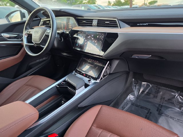 Used 2024 Audi Q8 e-tron Premium Plus AWD/4WD image 23