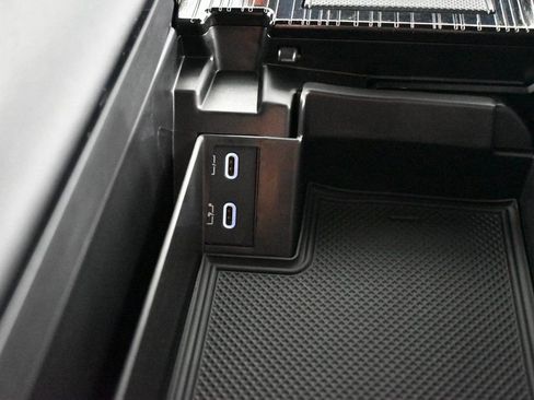 Used 2025 Toyota Sienna XSE w/ XSE Plus Package image 43