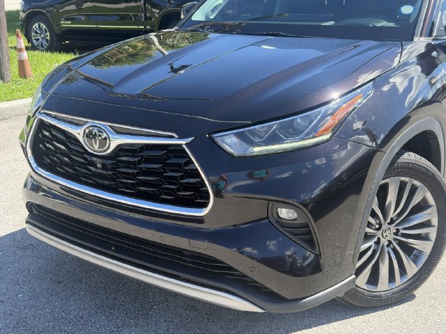 Used 2020 Toyota Highlander Platinum FWD image 6