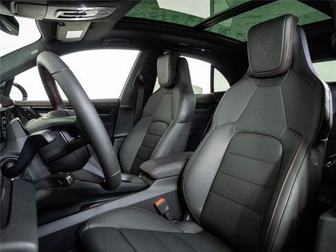 New 2026 Porsche Macan 4S Electric AWD/4WD image 5