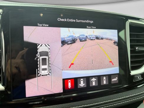 Used 2024 Chrysler Pacifica Limited FWD image 27