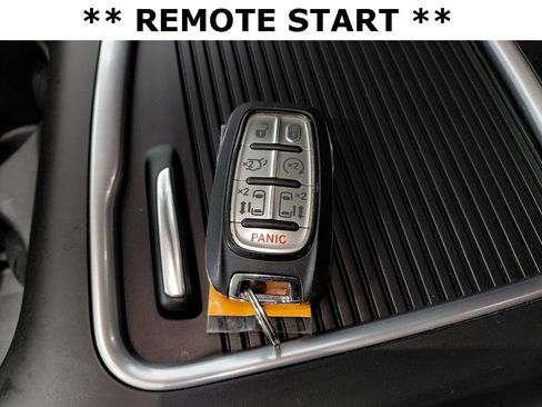 Certified 2024 Chrysler Pacifica Touring-L image 8