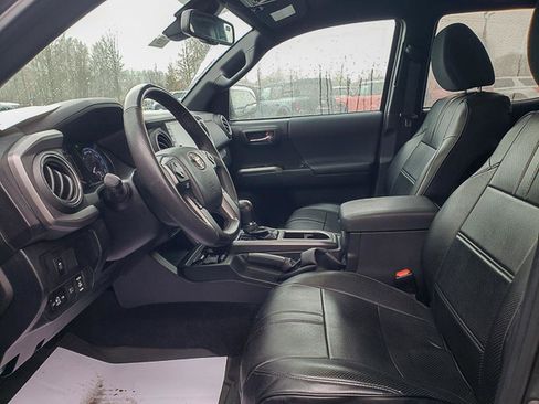 Used 2023 Toyota Tacoma TRD Off-Road image 10