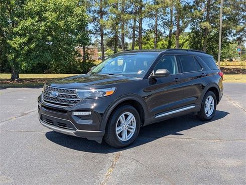 Used 2024 Ford Explorer XLT w/ Equipment Group 202A image 7