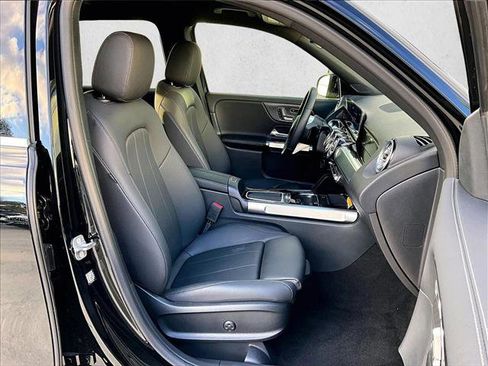 Used 2025 Mercedes-Benz GLB 250 image 9