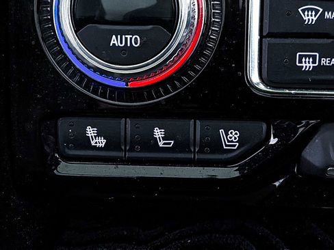 Used 2023 GMC Yukon XL Denali AWD/4WD image 28