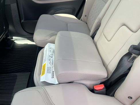 New 2026 Volvo XC90 B6 Plus w/ Protection Package Premier AWD/4WD image 12