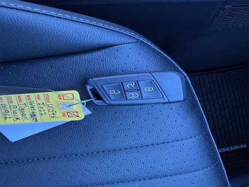 Used 2022 Volkswagen Tiguan SE R-Line image 34