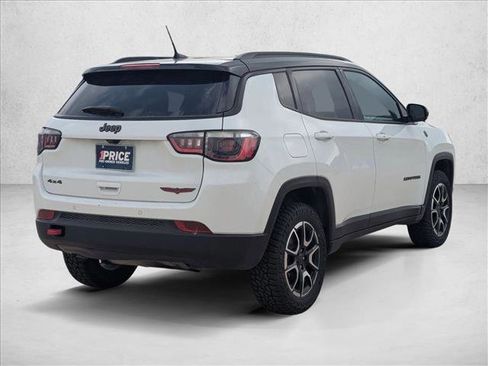 Used 2025 Jeep Compass Trailhawk image 5