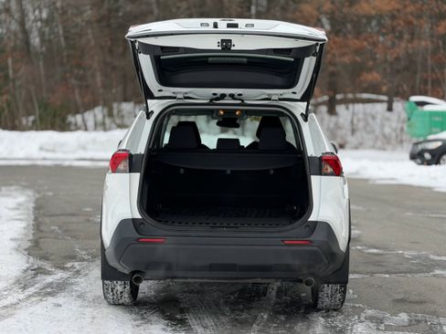 Used 2019 Toyota RAV4 LE image 4