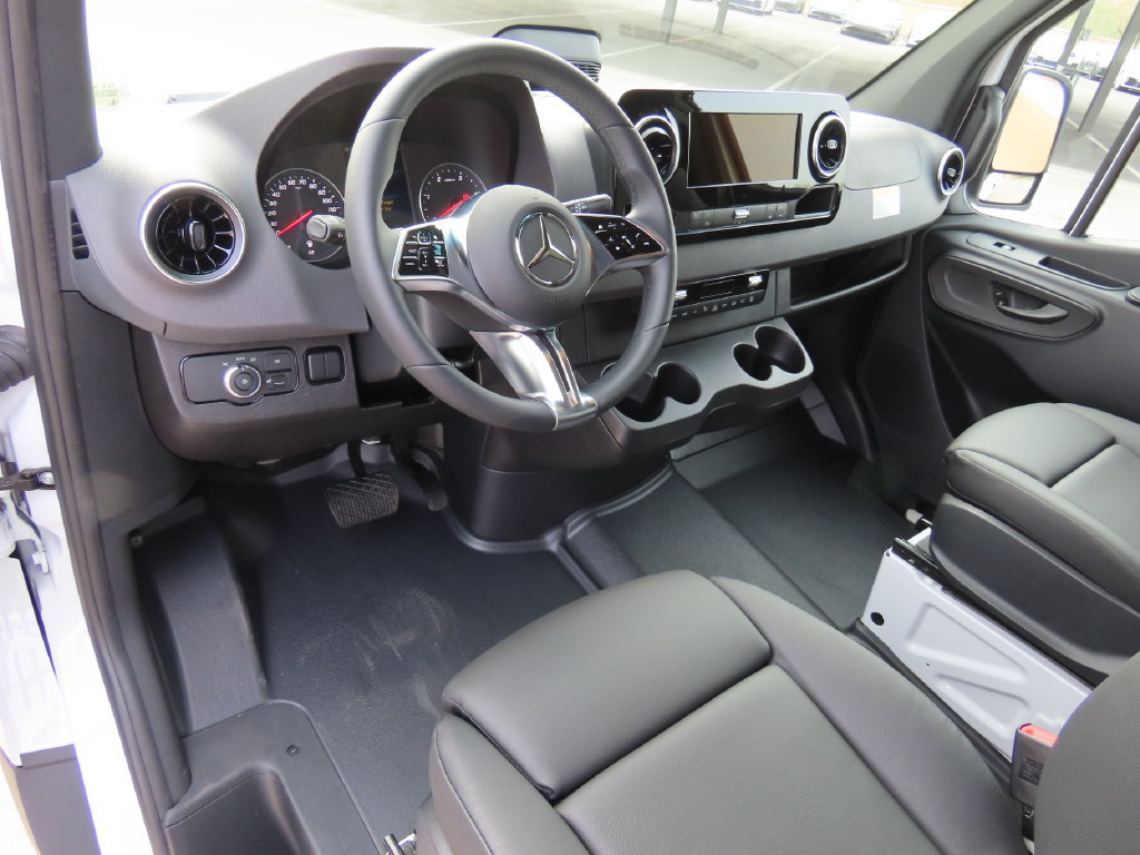 Used 2025 Mercedes-Benz Sprinter 2500 image 10