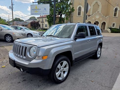 Used 2017 Jeep Patriot Latitude AWD/4WD image 1