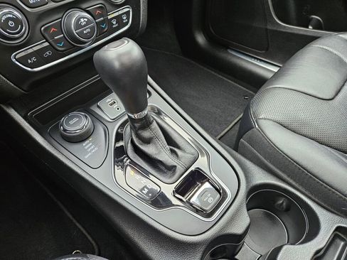 Used 2021 Jeep Cherokee Limited w/ Elite Package image 28