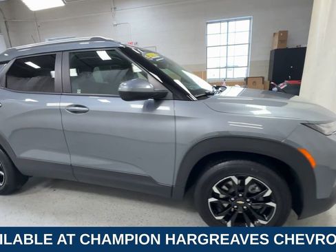 Used 2022 Chevrolet TrailBlazer LT w/ Convenience Package image 2