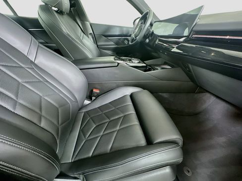 Used 2026 BMW 530i w/ Premium Package RWD image 32