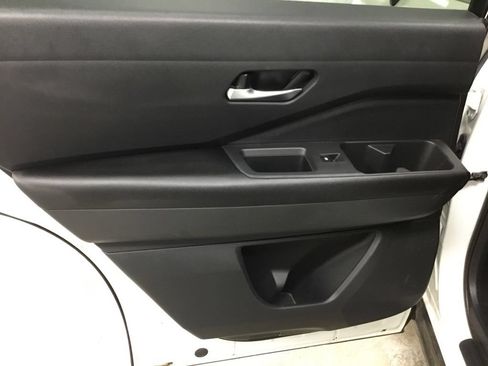Used 2022 Nissan Pathfinder SV AWD/4WD image 26