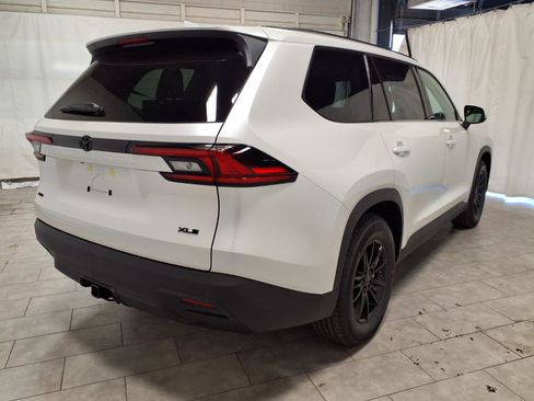 New 2026 Toyota Grand Highlander XLE image 9