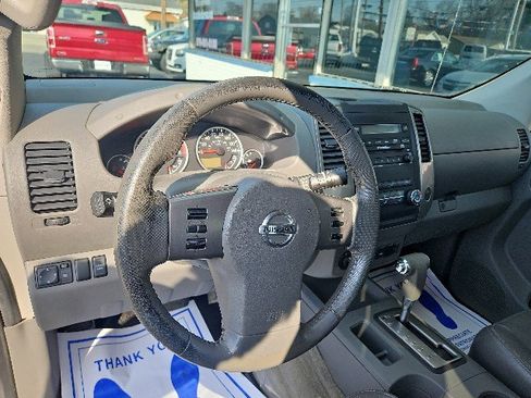 Used 2012 Nissan Frontier SL w/ Moonroof Pkg image 9