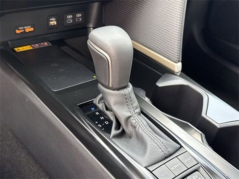 Used 2025 Toyota Camry SE image 13