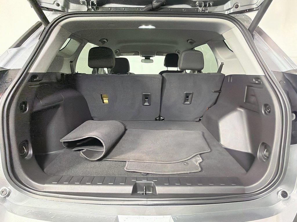 Used 2023 GMC Terrain SLE w/ Driver Convenience Package FWD image 26