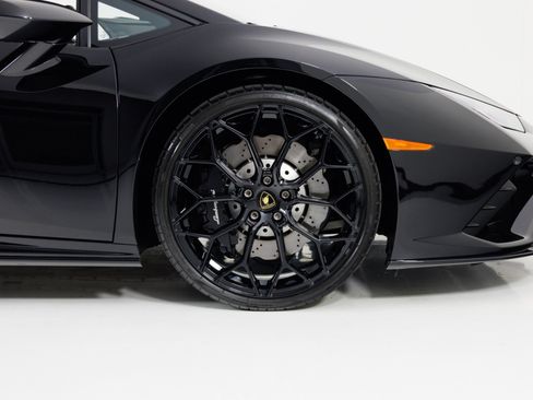 Used 2021 Lamborghini Huracan EVO RWD image 15