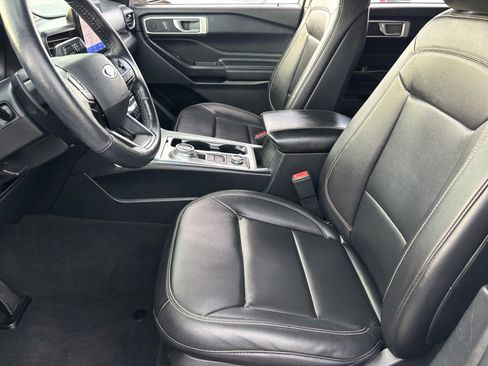 Used 2020 Ford Explorer XLT w/ Equipment Group 202A image 18
