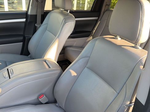 Used 2017 Toyota Highlander XLE FWD image 30