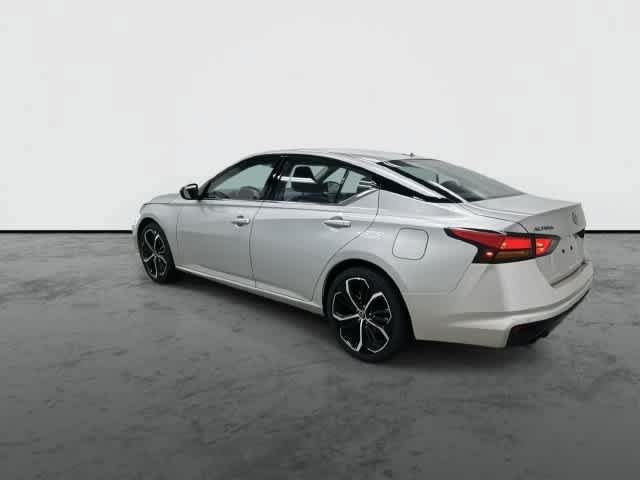 Used 2025 Nissan Altima 2.5 SR FWD image 9