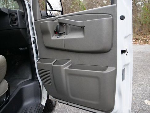 Used 2017 GMC Savana 2500 image 27