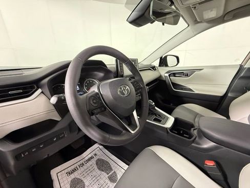 Used 2022 Toyota RAV4 XLE Premium image 14