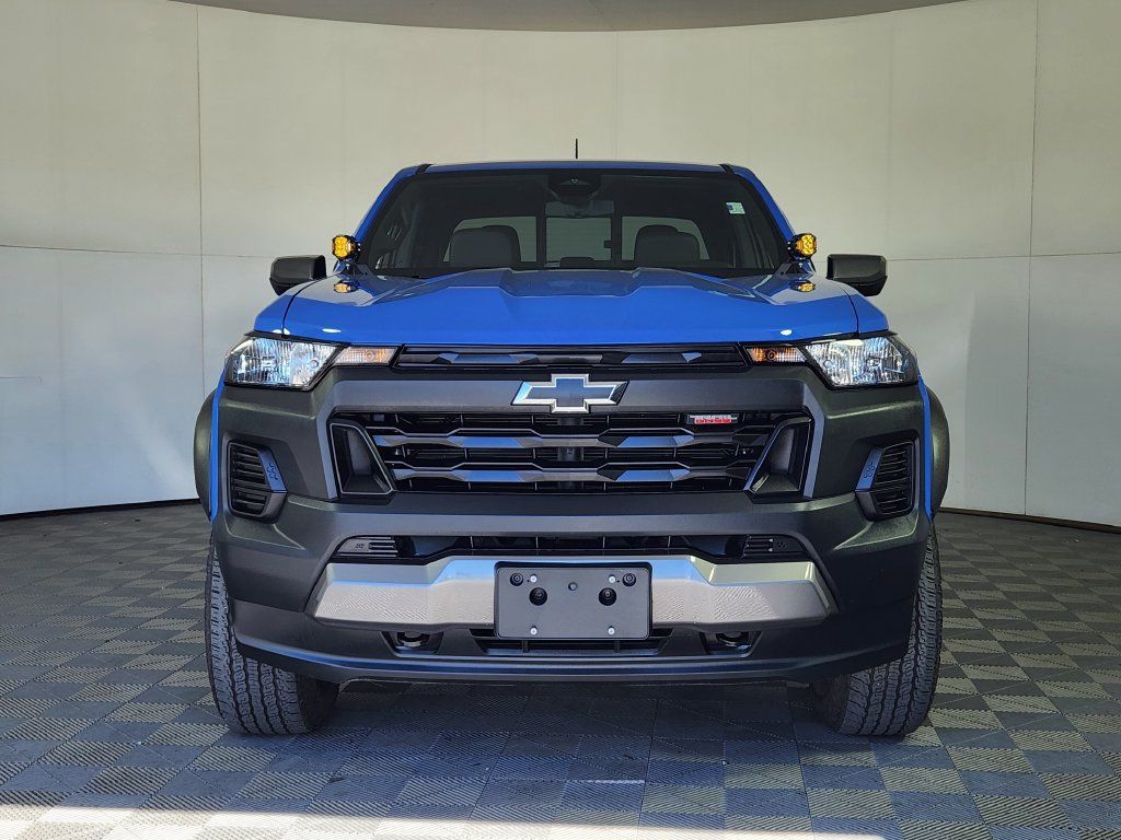 Used 2025 Chevrolet Colorado Trail Boss AWD/4WD image 2