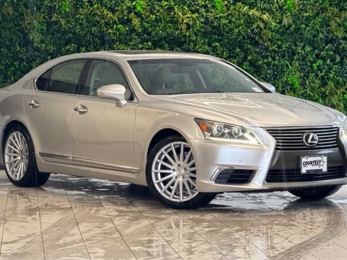 Used 2013 Lexus LS 460 w/ Comfort Pkg RWD image 2