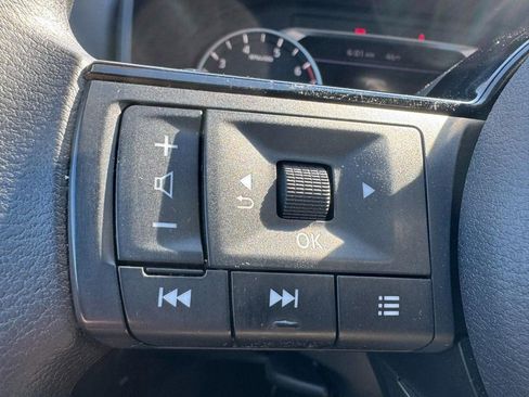 Used 2023 Nissan Rogue SV image 16